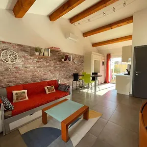 Maison F2, Neuve Au Calme Avec Jardinet Appartement La Crau